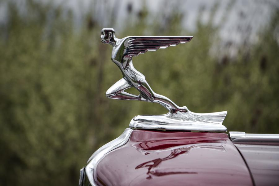 Логотип Auburn 12-160A Custom Dual Ratio Phaeton Sedan 1932 года  (фото 16 из 43)